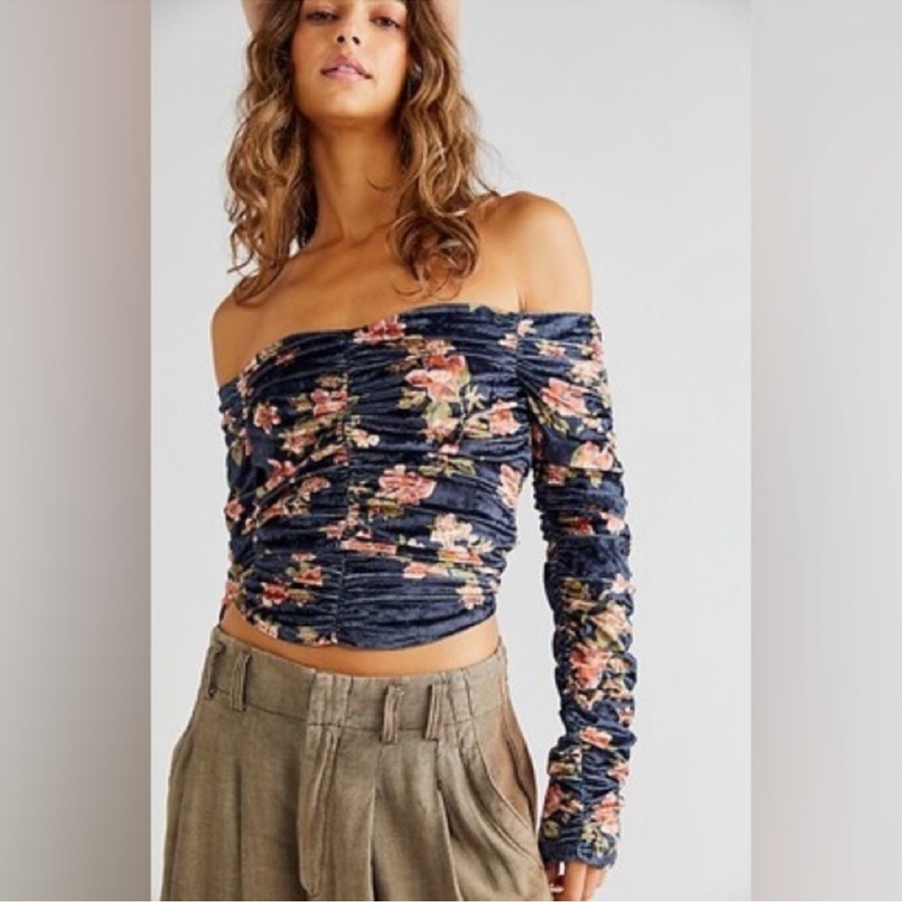 NEW Free People Reina Velvet Blue Pink Ruched Off The Shoulder Crop Blouse S - Picture 2 of 10